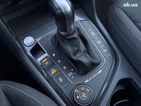 Volkswagen Tiguan 2017 белый - фото 19