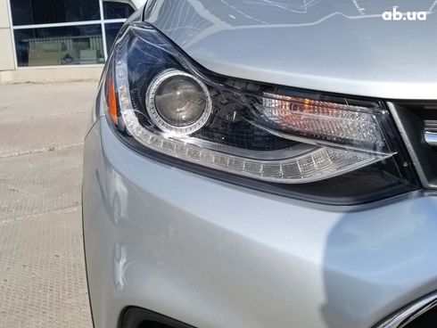 Chevrolet Trax 2019 серый - фото 9