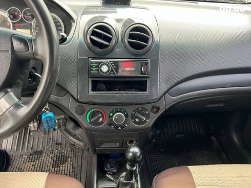 Chevrolet Aveo 2006 белый - фото 22