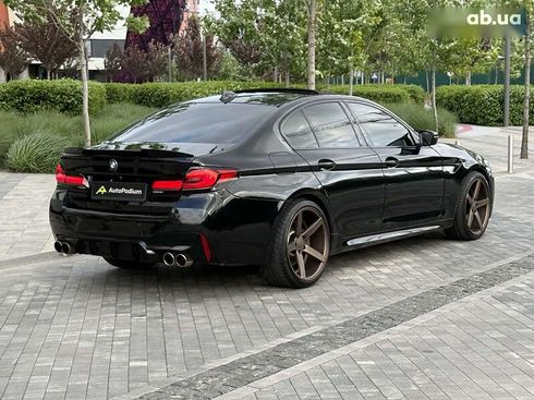 BMW 5 серия 2017 - фото 11