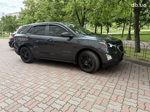Chevrolet Equinox 2019 серый - фото 2
