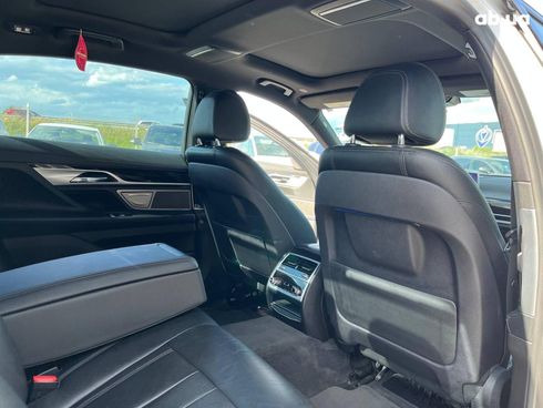 BMW 7 серия 2018 белый - фото 21