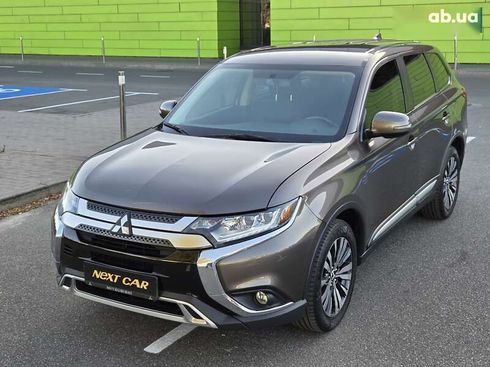 Mitsubishi Outlander 2018 - фото 3
