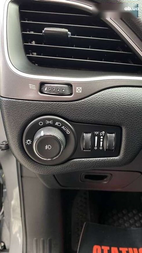 Jeep Cherokee 2019 - фото 19