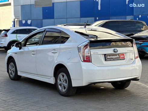 Toyota Prius 2014 белый - фото 7