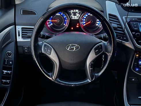 Hyundai Elantra 2015 белый - фото 19