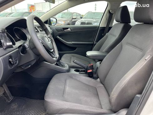 Volkswagen Jetta 2016 белый - фото 33