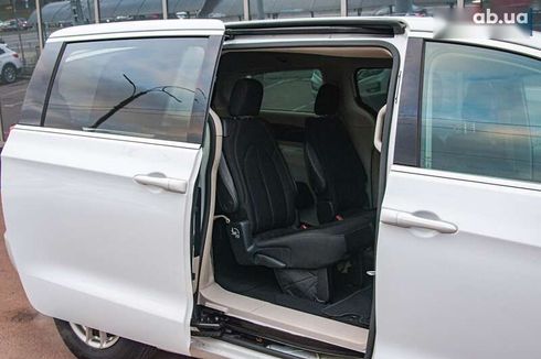Chrysler Pacifica 2017 - фото 11