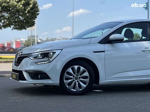 Renault Megane 2018 - фото 6