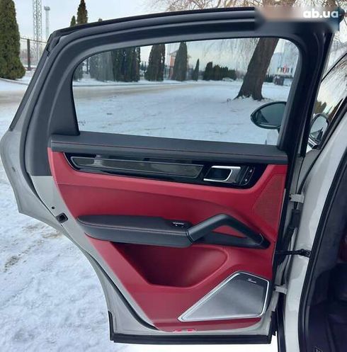 Porsche Cayenne Coupe 2021 - фото 24