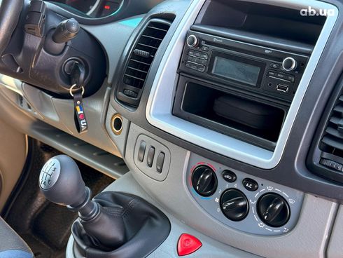 Renault Trafic 2014 серый - фото 17