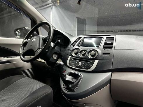 Mitsubishi Grandis 2008 - фото 8