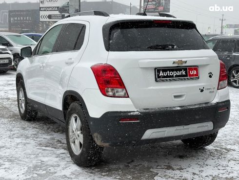 Chevrolet Trax 2016 белый - фото 10