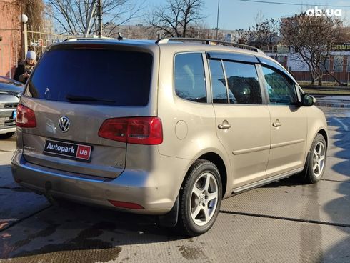 Volkswagen Touran 2011 бежевый - фото 4