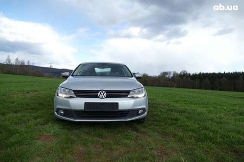 Volkswagen Jetta 2012 серый - фото 4