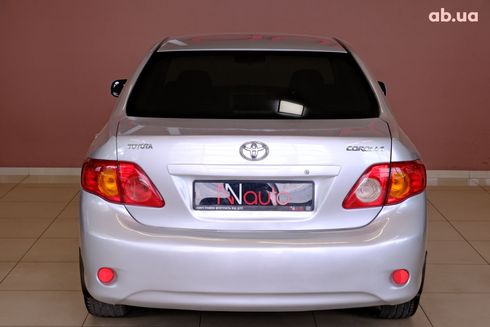 Toyota Corolla 2007 серебристый - фото 6