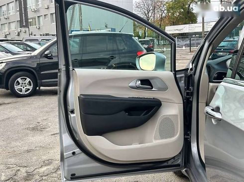 Chrysler Pacifica 2017 - фото 18