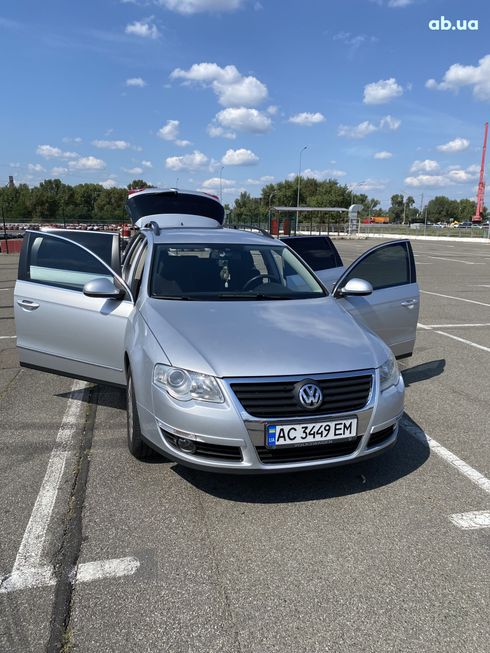 Volkswagen Passat 2009 серебристый - фото 12