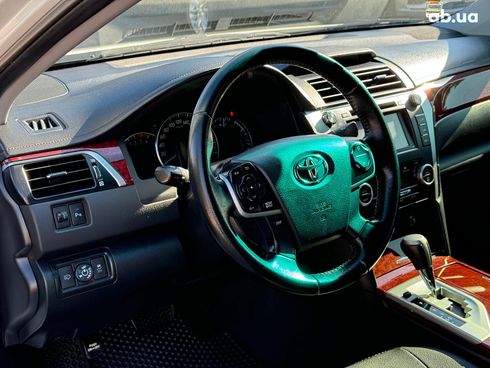 Toyota Camry 2014 белый - фото 18