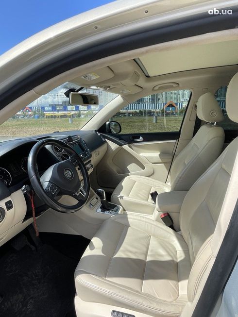Volkswagen Tiguan 2013 серебристый - фото 7