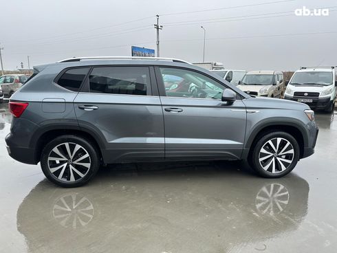 Volkswagen Taos 2022 серый - фото 7