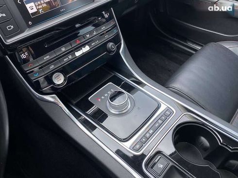 Jaguar XE 2015 - фото 15