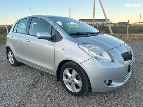 Toyota Yaris 2006 серый - фото 3