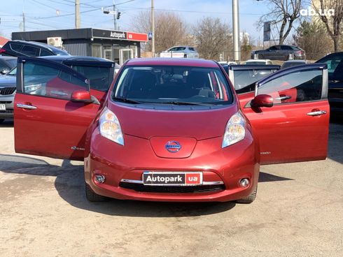 Nissan Leaf 2014 красный - фото 17