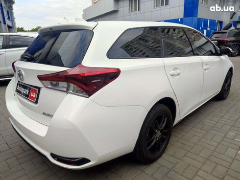 Toyota Auris 2016 белый - фото 13