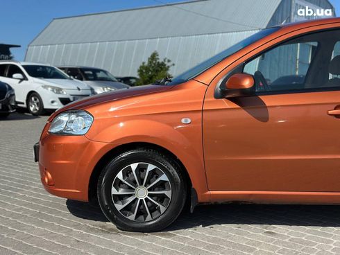 Chevrolet Aveo 2007 оранжевый - фото 3