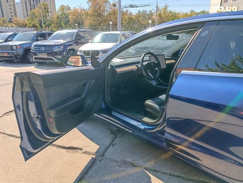 Tesla Model 3 2019 синий - фото 19