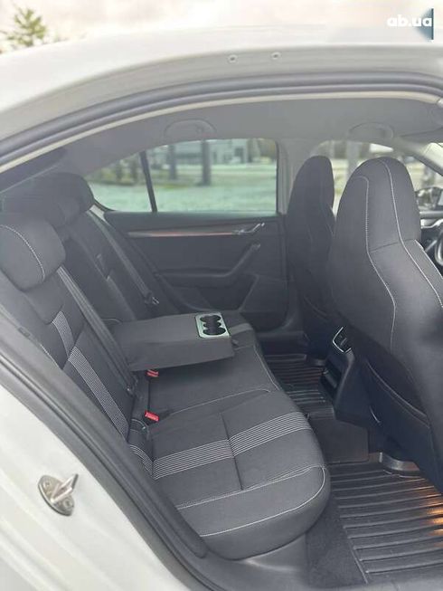 Skoda Octavia 2017 - фото 15