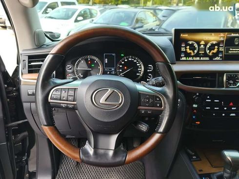 Lexus LX 2017 - фото 22