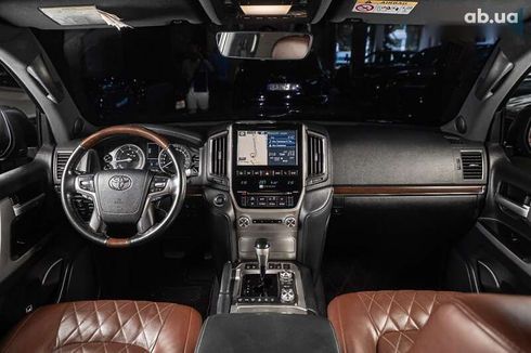 Toyota Land Cruiser 2018 - фото 12