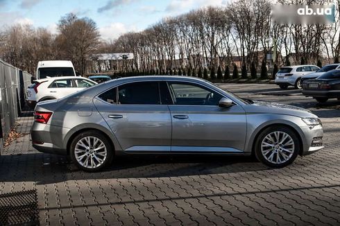 Skoda Superb 2020 - фото 13