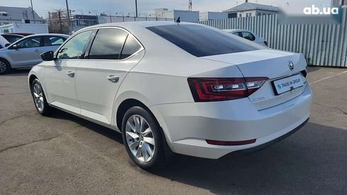 Skoda Superb 2019 - фото 15