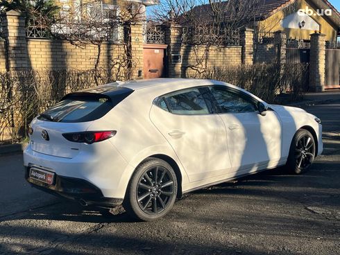 Mazda 3 2021 белый - фото 8