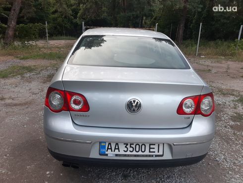 Volkswagen Passat 2008 серебристый - фото 2