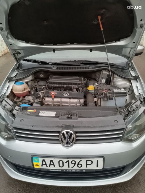Volkswagen Polo 2013 серебристый - фото 5