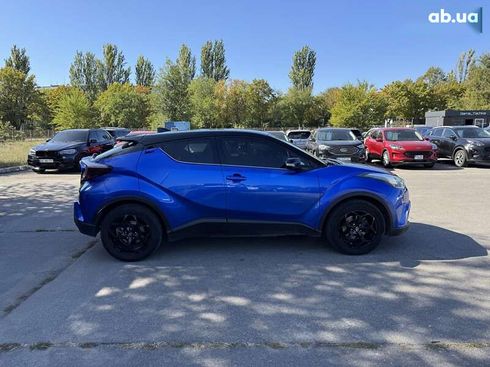 Toyota C-HR 2017 - фото 4