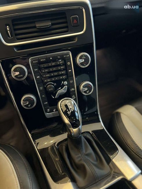 Volvo S60 2015 - фото 15