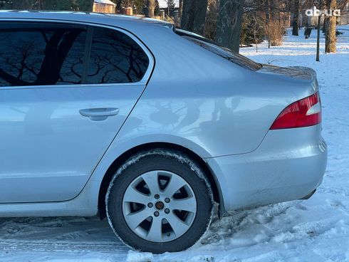 Skoda Superb 2012 серый - фото 10