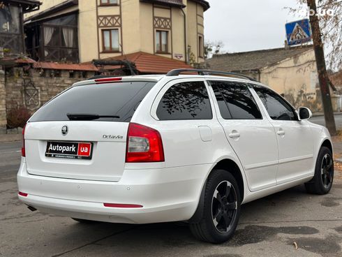 Skoda Octavia 2010 белый - фото 9