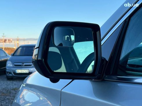 Chevrolet Traverse 2017 серый - фото 14