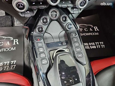 Aston Martin Vantage 2021 - фото 24