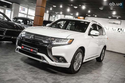 Mitsubishi Outlander 2019 - фото 13