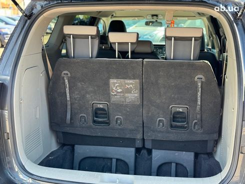Kia Sedona 2017 серый - фото 34