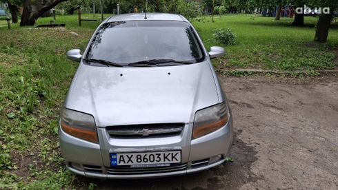 Chevrolet Aveo 2005 серебристый - фото 10