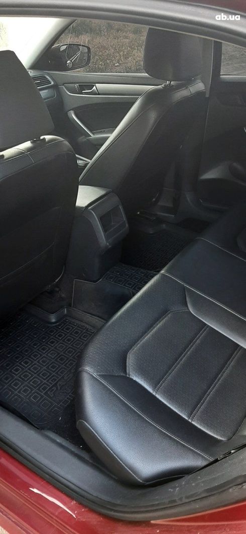 Volkswagen Passat 2014 красный - фото 2