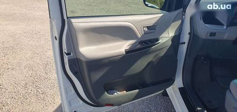 Toyota Sienna 2016 - фото 8
